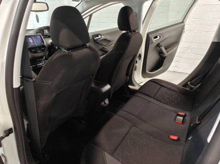 2019 Peugeot 2008 - thumbnail 21