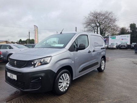 2021 Peugeot Partner BLUEHDI PROFESSIONAL PREMIUM L1 €11,950 thumbnail