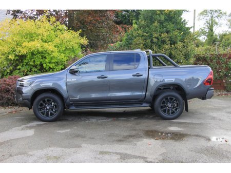 2025 Toyota Hilux Invincible X * Roll cover and bars inc €66,358 thumbnail