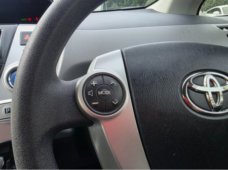 2013 Toyota Prius Alpha - thumbnail 19