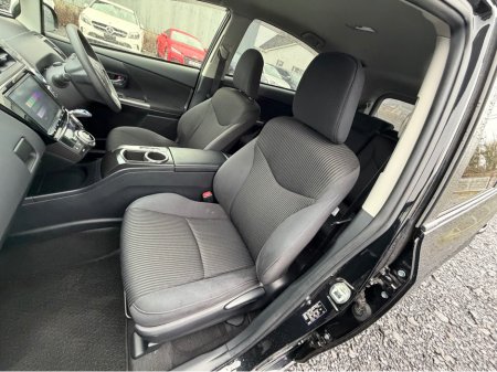 2018 Toyota Prius - thumbnail 25