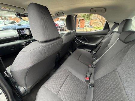 2023 Toyota Yaris - thumbnail 23