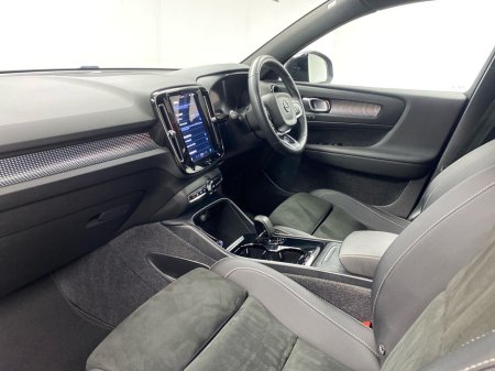 2022 Volvo XC40 - thumbnail 5