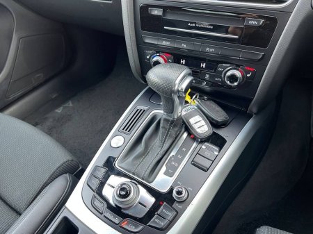 2014 Audi A4 S-LINE PLUS 2.0 TFSI // SERVICE HISTORY // DUAL ZONE CLIMATE CONTROL // 18" S-LINE ALLOYS €15,900 thumbnail