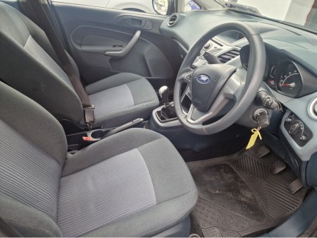 2011 Ford Fiesta - thumbnail 15