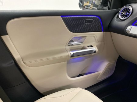 2025 Mercedes-Benz GLB - thumbnail 17