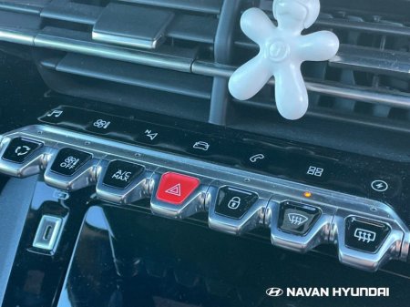 2023 Peugeot 208 Electric 136bhp (50 kWh) GT €19,950 thumbnail