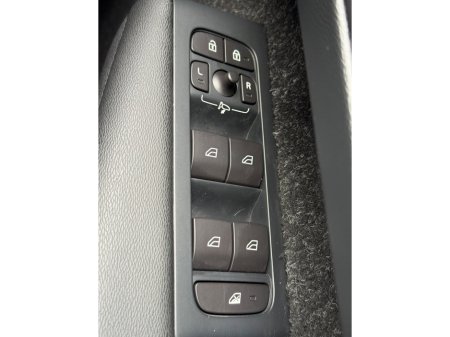 2018 Volvo XC40 D3 FWD MANUAL 150 R-DESIGN thumbnail