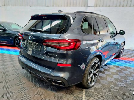 2022 BMW X5 2022 X5 45E M SPORT XDRIVE (CRAZY SPEC)FULL  MERINO INDIVIDUAL LEATHER -  PREMIUM+ PACK- COMFORT+PACK- VISIBILITY+ PACK- TECHNOLOGY+ PACK-  HEAT CLIMATE PACK- MASSAGE SEATS- CLIMATE SEATS- €69,995