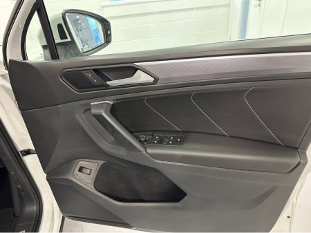 2019 Volkswagen Tiguan (191) TIGUAN 2.0TID R LINE DSG 4 MOTION LOW KMS VW/AUDI SPECIALISTS WWW.DENISDARCYCARS.IE €31,950 thumbnail