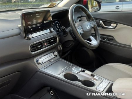 2022 Hyundai Kona EV Premium 64 kWh €21,850 thumbnail