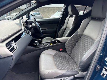 2023 Toyota C-HR HYBRID SOL TOP SPEC // HEATED LEATHER SEATS // SAT-NAV // REAR CAMERA // BLUETOOTH // CRUISE CONTROL // FULL WARRANTY €31,945 thumbnail