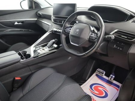 2023 Peugeot 3008 - thumbnail 9