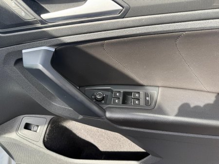 2020 Volkswagen Tiguan - thumbnail 28