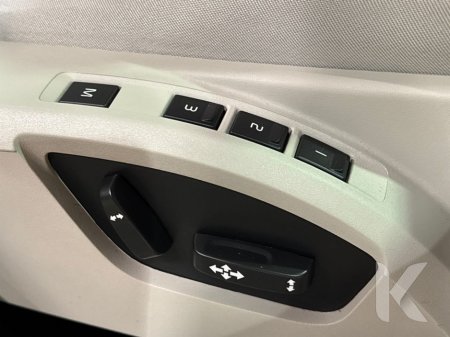 2018 Volvo V40 - thumbnail 16