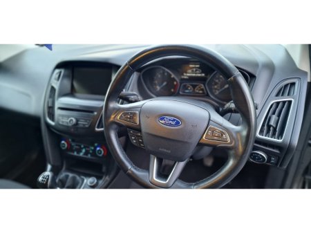 2016 Ford Focus - thumbnail 15