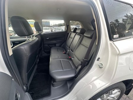 2014 Mitsubishi Outlander - thumbnail 16