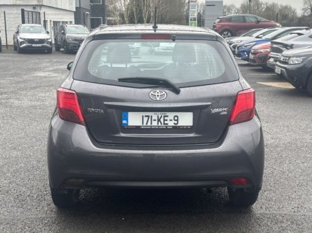 2017 Toyota Yaris - thumbnail 6