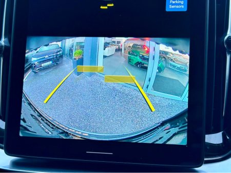 2025 Volvo XC90 CORE T8 PHEV AWD AUTO thumbnail