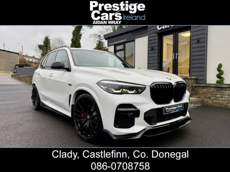 2022 BMW X5 XDRIVE 45E M SPORT AUTO,M PERFORMANCE BODY KIT,ALPINE WHITE,PLUS PACK,TECH PACK,HEAD UP DISPLAY,HEATED LEATHER,APPLE CAR PLAY,ADJUSTABLE SUSPENSION,CAMERAS,FACTORY UP GRADED BRAKES,FBMWSH,HIGH SPEC €64,950 thumbnail