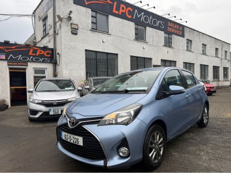 2016 Toyota Yaris - thumbnail 3