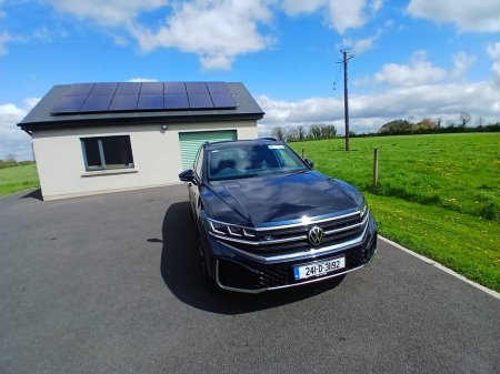 2024 Volkswagen Touareg - photo 2