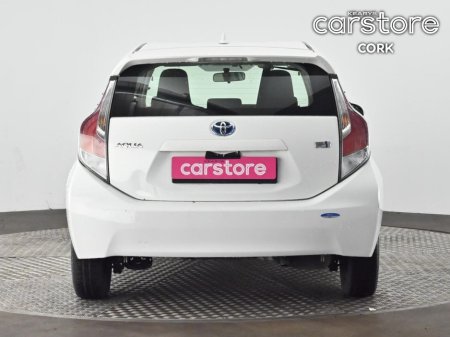 2016 Toyota Aqua - view 4