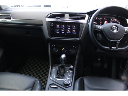 2019 Volkswagen Tiguan 2.0TDI 150BHP R-LINE EDITION 4 MOTION  AUTOMATIC // 1 OWNER CAR WITH ONLY 124,000KMS // BUY WITH CONFODENCE AA AND SIMI APPROVED DEALER 2026 // FINANCE ARRANGED // ALL TRADE INS WELCOME // €25,950 thumbnail