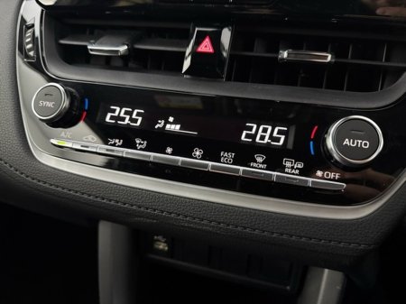 2023 Toyota Corolla Cross LUNA Hybrid €31,950 thumbnail