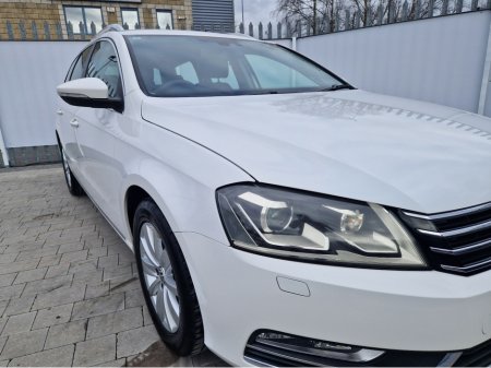 2011 Volkswagen Passat - thumbnail 2