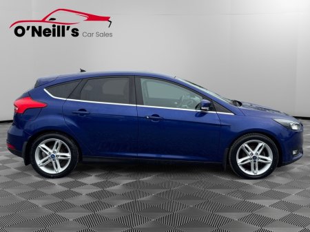 2016 Ford Focus - thumbnail 2