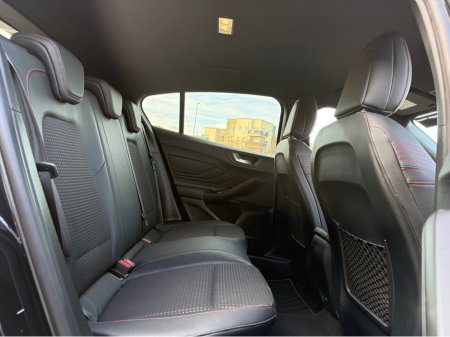 2021 Ford Focus - thumbnail 15