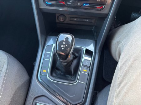 2023 Volkswagen Tiguan 2.0 TDI 150HP Life DSG €34,950 thumbnail