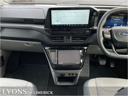 2025 Ford Tourneo Custom TITANIUM BUS HI 340 L2 2.5 L 232 €65,950