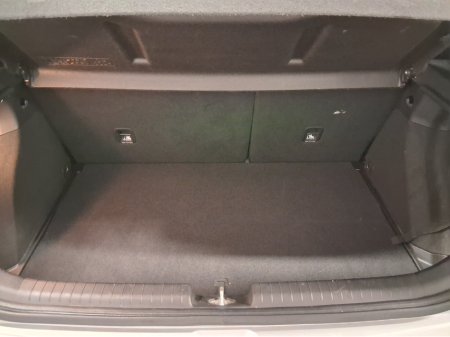 2016 Hyundai i20 DELUXE - LOW KLMS €10,995 thumbnail