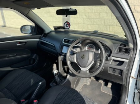 2014 Suzuki Swift - thumbnail 12