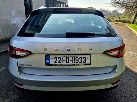 2022 Skoda Superb - thumbnail 5