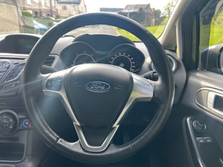 2015 Ford Fiesta - thumbnail 16