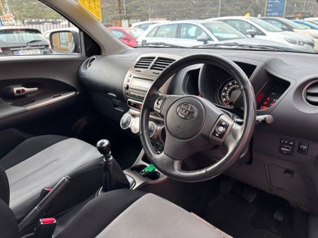 2011 Toyota Urban Cruiser - thumbnail 9