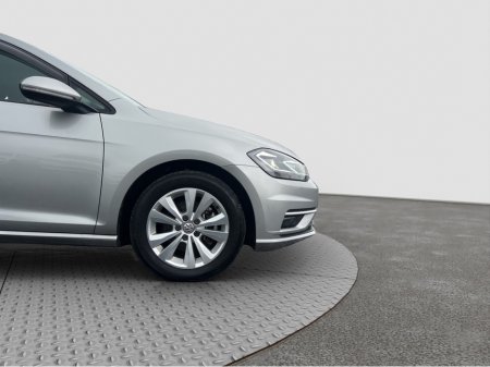 2018 Volkswagen Golf 2018 Volkswagen Golf 1.2 TSI Automatic €17,950 thumbnail