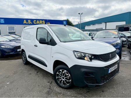 2019 Peugeot Partner ACTIVE 1.6 BLUEHDI 650KG ** 3 SEATER ** 1 OWNER IRISH VEHICLE **  FULL MAIN DEALER HISTORY ** NEW MODEL ** PRICE PLUS VAT ** €7,995