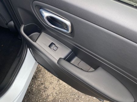 2025 Honda HR-V E:hev Elegance €38,995 thumbnail