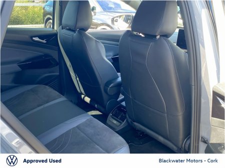 2025 Volkswagen ID.4 PRO PLUS 77KWH 286HP €40,995 thumbnail