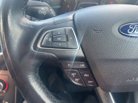 2016 Ford Focus - thumbnail 6