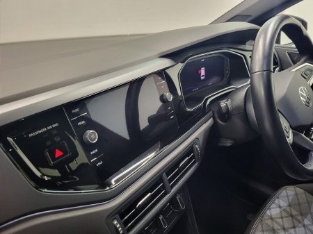 2023 Volkswagen Polo 1.0 TSI 95HP R-Line €21,975 thumbnail