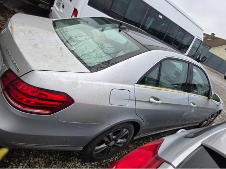 2013 Mercedes-Benz E Class E300 Bluetec Hybrid SE 4DR Auto thumbnail