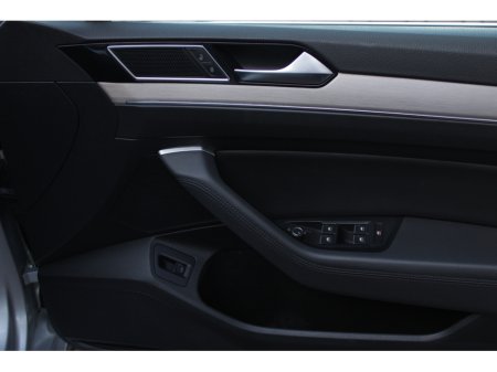 2015 Volkswagen Passat - thumbnail 10