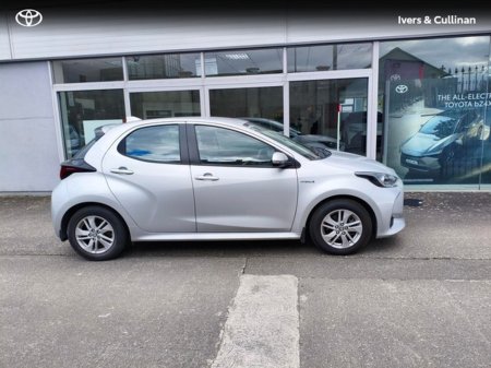 2021 Toyota Yaris - thumbnail 2