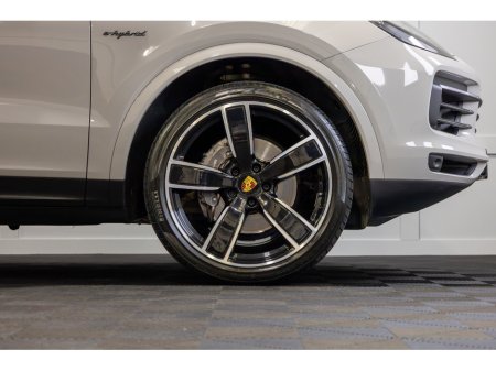 2022 Porsche Cayenne  €59,999 thumbnail