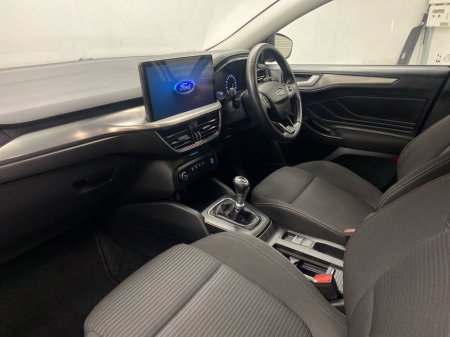 2023 Ford Focus - thumbnail 2